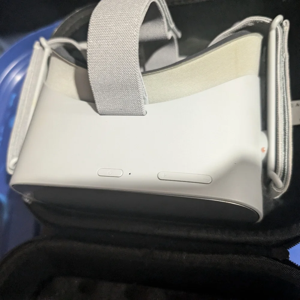 Oculus Go VR headset + case 32gb